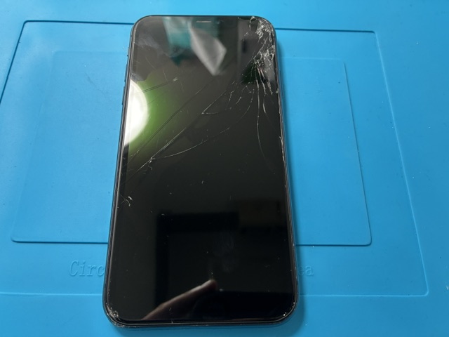 神戸市からお越しのお客様よりiPhone11の画面交換をご依頼いただきました！